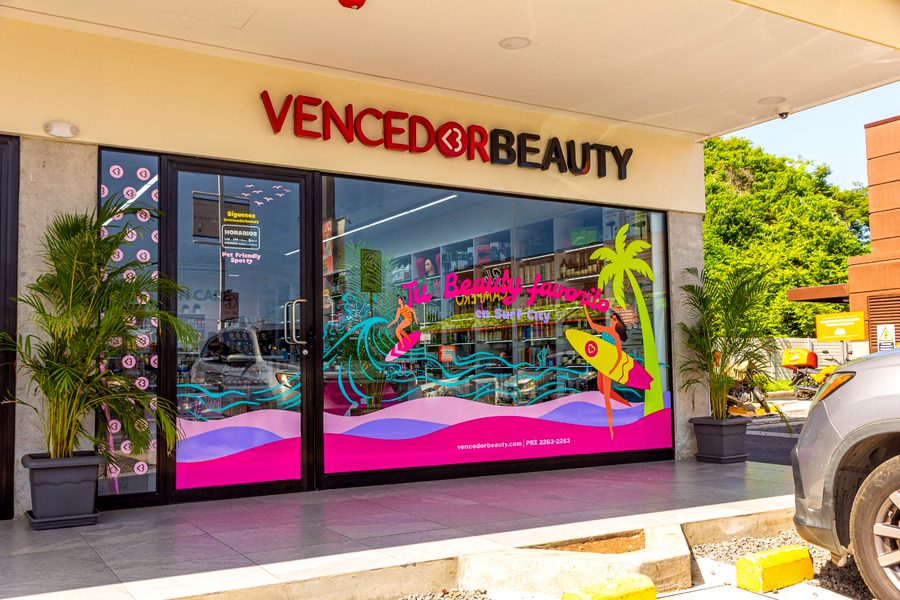 Fachada real de Vencedor Beauty en San Marino Plaza
